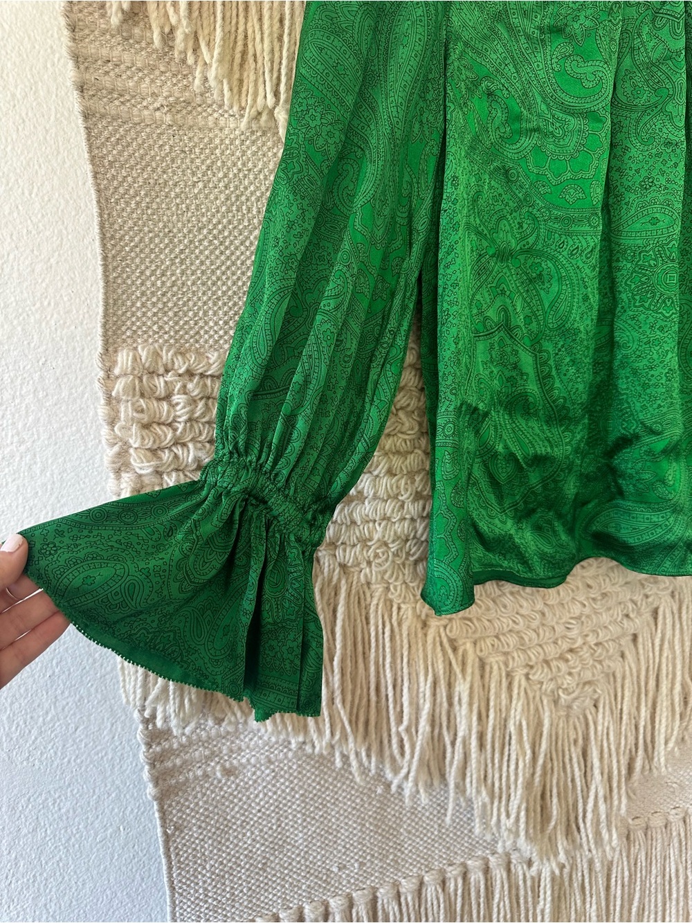 Alice + Olivia Launa Blouson Sleeve Blouse - Picture 5 of 8